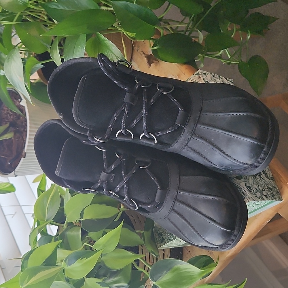 Black Lace-Up Ugg Duck Boots